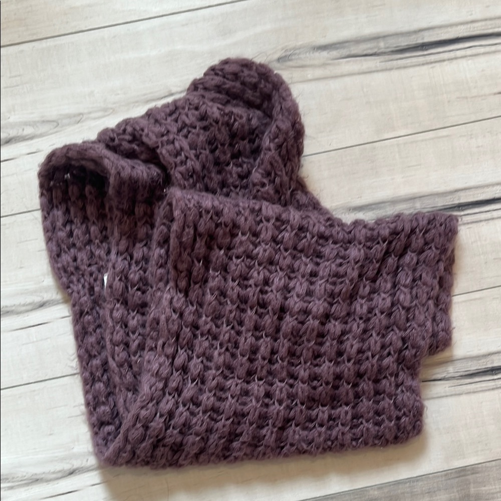 Chunky Knit Infinity Scarf in Deep Purple
